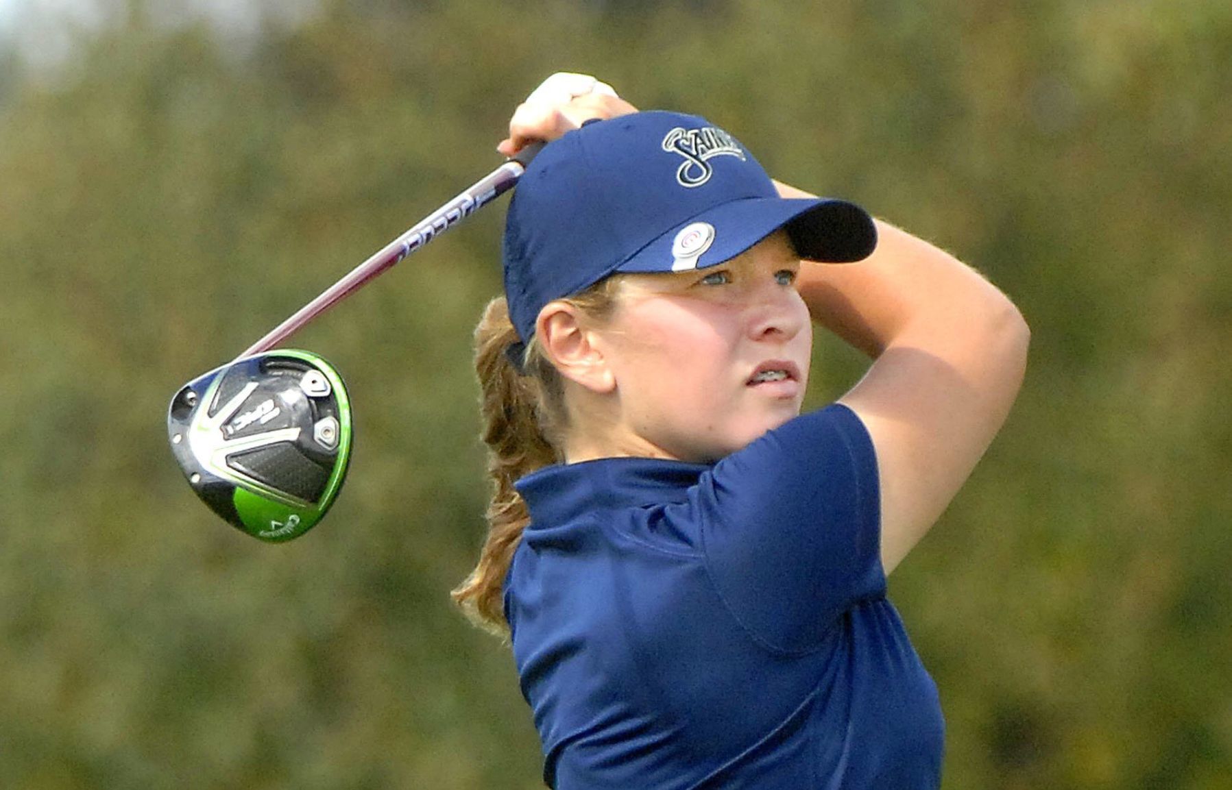 100418-blm-spt-3girlsgolf